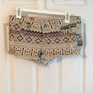 1st Kiss Aztec Shorts. Size 6